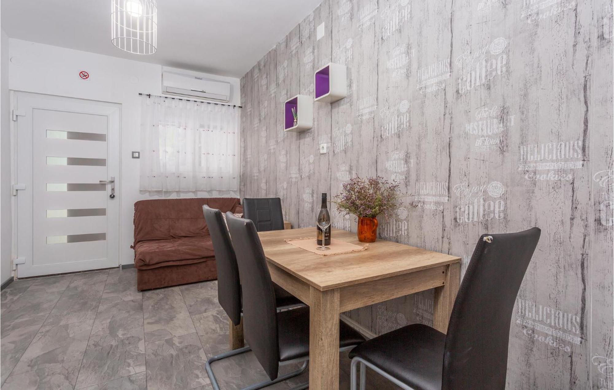 Stunning Apartment In Malinska With Kitchen Экстерьер фото
